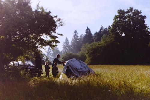 Martin Kobrle OK1TKN připravoval stan pro děti