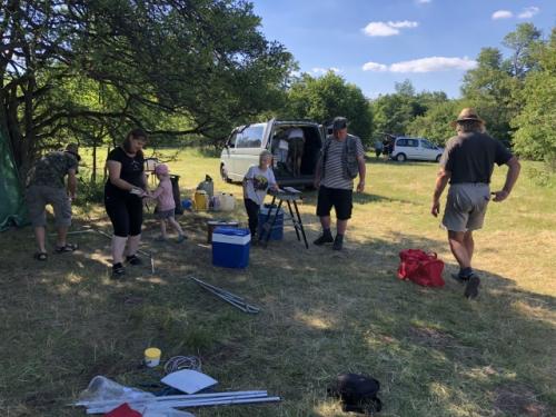 Likvidace zázemí. Martin OK1TKN, Lída, Karolínka a Mikuláš, Vláďa OK1FUJ a Ota OK1XAV