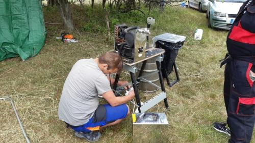 Při malé opravě výčepu Marek Jirásko