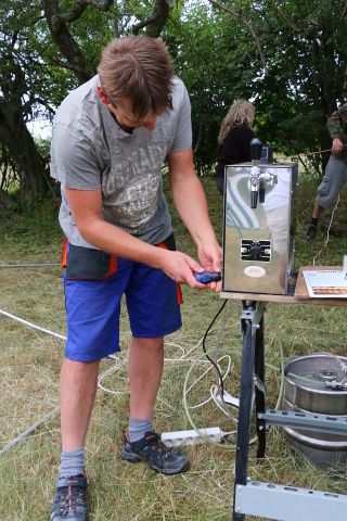 Montáží krytu Marek Jirásko dokončil opravu a mohlo se čepovat