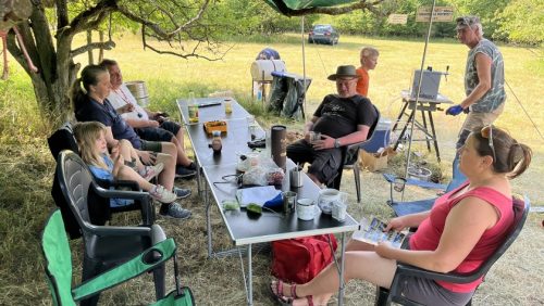 Poslední chvíle klidu před hlavním závodem. Anička, Lenka, Martin, Vláda OK1FUJ, David, Štěpánka a Martin OK1TKN