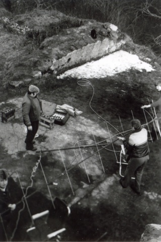 Před vztyčením - Honza Cuc OK1JJC a oba Otové Knapovi