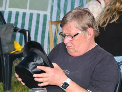 Zdeněk OK1MKZ zkoumal konstrukci cylindru