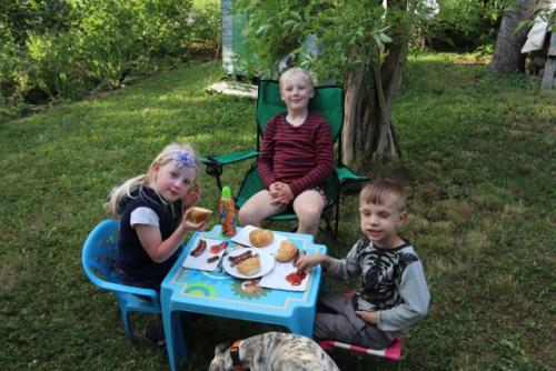 Nejmladší operátoři. Karolínka, Mikuláš a jejich kamarád