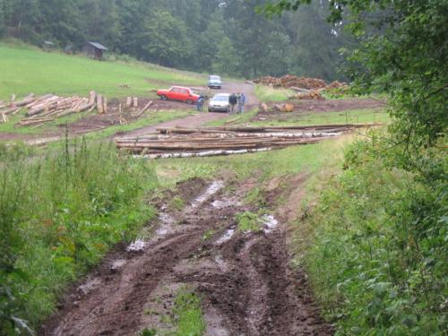 Cesta byla skutečně rozbahněná