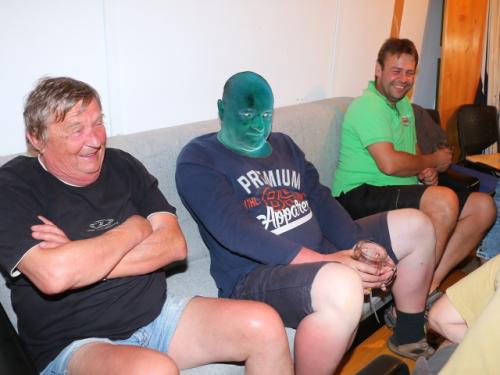 Zdeněk OK1MKZ, Vláďa OK1FUJ, který ze samé radosti zezelenal, a Marek