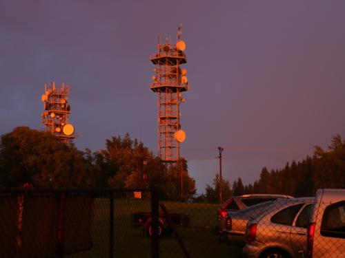 Zapadající slunce po dešti kouzlilo