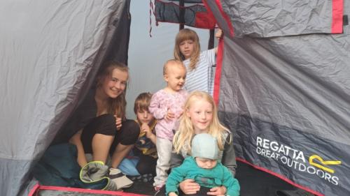 Zatímco dospělí vysílali, Berenika zabavila omladinu