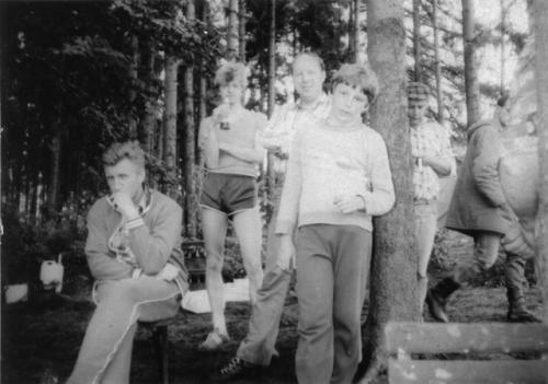 Při chvíle odpočinku Ota Knap st., Ota Knap ml., Honza Huryta OK1MNV, Jirka Podlipný ml., Jirka Podlipný st. OK1MZO a odcházel Vláďa Ferles