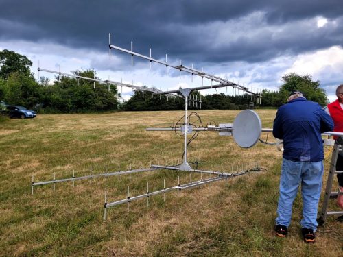 Něco se žene. Demontáž antén pro 432 MHz