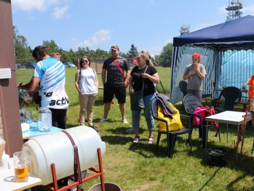 Přijížděli první návštěvníci