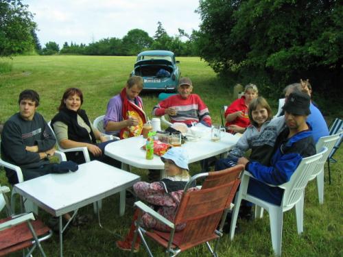 Kuba, Štěpánka, Petr OK1AKI a Ota st. Knapovi, Věra Kobrlová, Honza Cuc OK1JC, Marek Jirásko, Martina Kobrlová a Maruška Knapová