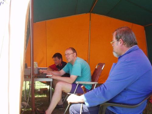 Telegrafoval Honza Huryta OK1MNV a přihlížel Honza Cuc OK1JJC