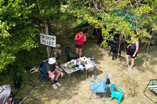 Nedělní oběd se blíží. Vítek, Štěpánka a Anička