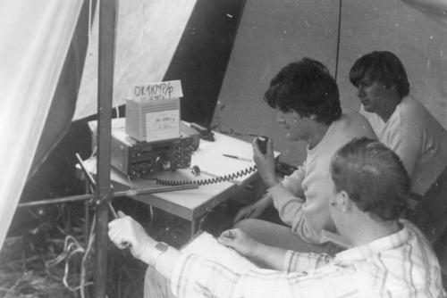 Anténou otáčel Honza Huryta OK1MNV, u mikrofonu Petr Podobský OL5VSM a vše sledoval Pavel Podobský OL5VVL