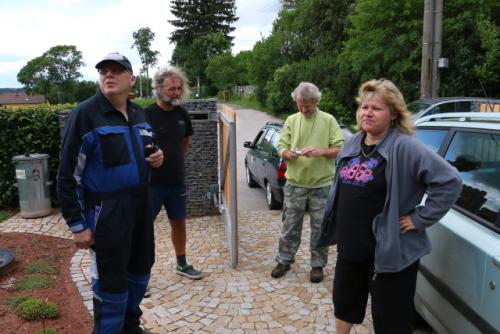 Před hromadným odjezdem na Kozinec Honza Huryta OK1MNV, Ota Kozlík OK1XAV, Martin OK1TKN a Věra Kobrlovi