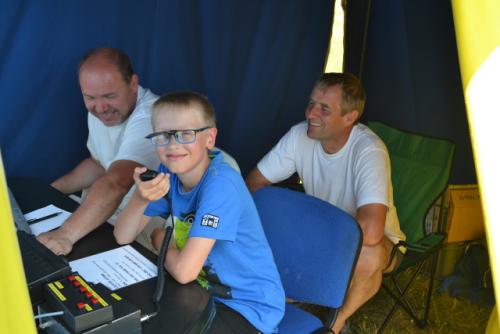 Při PDM 2019 u mikrofonu Ondra Pokorný, zapisoval táta Roman OK1NPF a vše sledoval Petr Knap OK1AKI