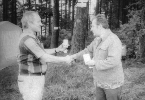 Míla Jůza OK1DMJ přezal recesistické ocenění Za zásluhy