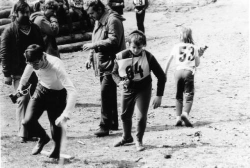 Start. Ve světlém Vláďa Ferles OL5BCR, v pozadí Honza Cuc OK1JJC a Ing. Josef Krejčí OK1VKJ