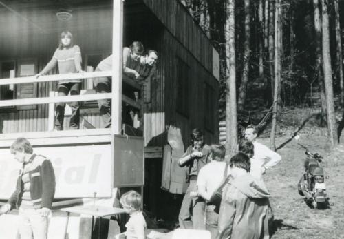 Na tribuně Jirka Podlipný OK1MZO a Tonda Matěják (Lázně Bělohrad), pod tribunou Jirka Slavík OK1MIS (Hořice) a Jaroslav Štefan (Železnice)