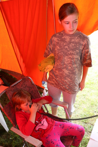 U mikrofonu Marie Ester, sledovala sestra Berenika Veselá