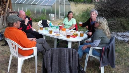 Při závěrečném hodnocení Petr Knap OK1AKI, Vláďa Ferles OK1FUJ, Štěpánka Knapová, Martin OK1TKN a Věra Kobrlovi