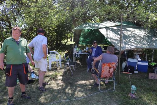 Při dopoledním odpočinku Martin Veselý, Roman Pokorný OK1NPF, Honza Cuc OK1JC a Zdeněk Krejčí OK1MKZ